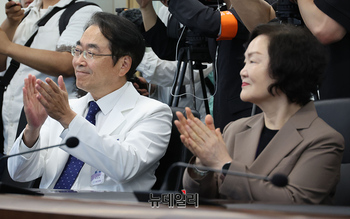 [포토] 이준석 대선후보 맞는 성남의료원 한호성 원장-윤종필 부원장