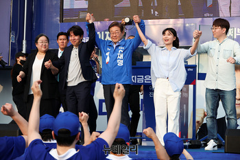 [포토] 계양서 인사하는 이재명 후보 