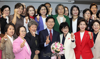 [포토] 한국여성단체협의회 찾은 김문수 후보 