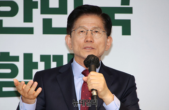 [포토] 한국여성단체협의회서 발언하는 김문수 후보 