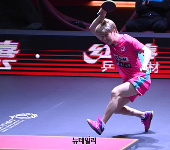 [포토] 남자단식 32강 출전한 안재현 선수