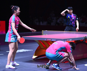 [포토] 남녀복식 4강서 패한 임종훈-신유빈 선수