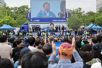 [포토] 안양 평촌중앙공원 찾은 이재명