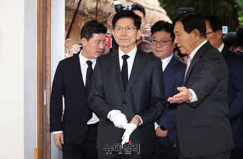 [포토] '박정희 생가' 찾은 김문수 후보