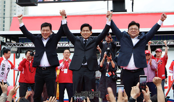 [포토] 구미시민 향해 인사하는 김문수 후보 