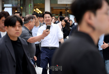 [포토] 분당 서현역에 등장한 이준석 대선후보