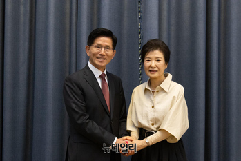 [포토] 박근혜 대통령 예방한 김문수 국민의힘 후보