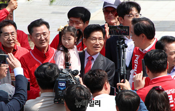 [포토] '국방수도' 계룡시 찾은 김문수 후보 