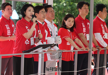 [포토] 김문수 대선후보 지원유세 나선 배현진