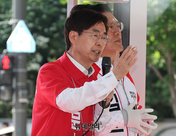 [포토] 석촌호수 찾은 조경태 공동선대위원장