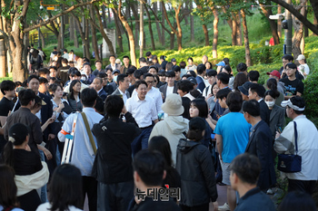 [포토] 석촌호수 찾은 이준석 대선후보