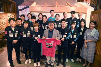 [포토] 탁구선수단에 격려 방문한 윤현수 주카타르 대사
