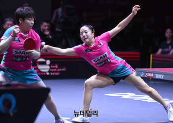 [포토] 여자복식 4강 출전한 신유빈-유한나 선수