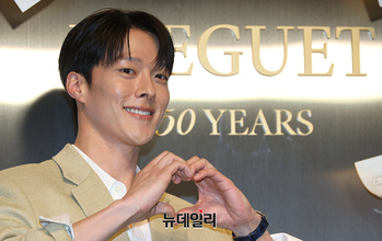 [영상] 250주년 시계 기념 전시 찾은 장기용