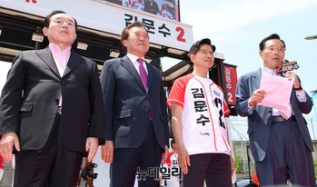 [포토] 김문수 지원나선 이인제·손학규·임창열 전 경기지사 