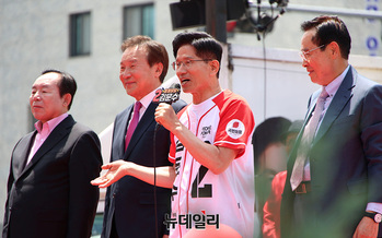 [포토] 평택서 지지호소하는 김문수 후보 