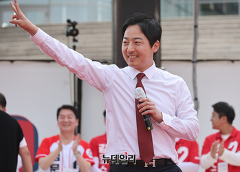 [영상] 찬조연설하는 이성배 전 아나운서