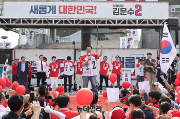 [영상] 용인 찾은 안철수 공동선대위원장