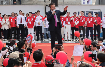 [포토] 용인서 김문수 지원유세 나선 손학규 전 지사