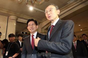 [포토] 이명박 전 대통령 "깨끗한 김문수 당선시키러 왔다"