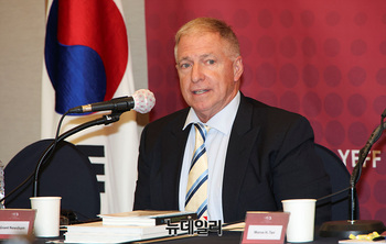 [포토] 국제선거감시단 기자회견, 발언하는 그랜트 뉴스햄 전 미 해병대 대령