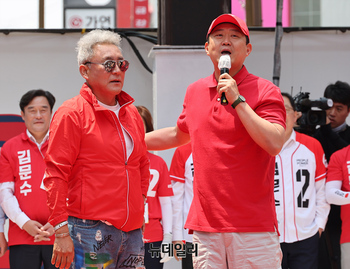 [포토] 부산서 찬조연설하는 개그맨 신동수-배우 최준용