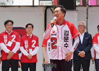 [포토] 부산서 지지 호소하는 김기현 의원