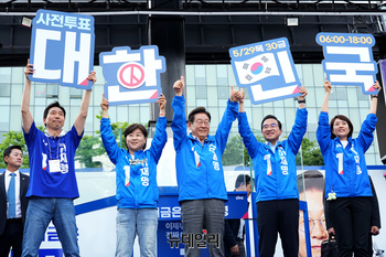 [포토] 사전투표 독려하는 이재명 후보