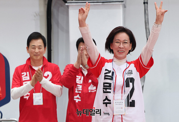 [포토] 동성로서 인사하는 이인선 의원