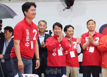 [포토] 동성로 지원 유세나선 우재준 의원