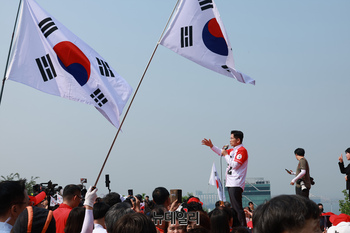 [포토] 김문수, 사전투표 첫날 인천 자유공원서 지지 호소