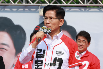 [포토] 인천 자유공원서 지지호소 하는 김문수 후보