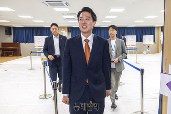 [포토] 사전투표 마친 이준석 후보 