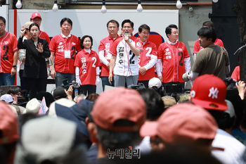 [포토] 인천 부평서 지지호소 하는 김문수 후보