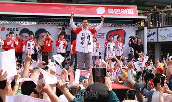 [포토] 안산 시민들에게 지지 호소하는 김문수 국민의힘 대선후보