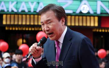 [포토] 김문수 지원유세하는 손학규 전 대표 