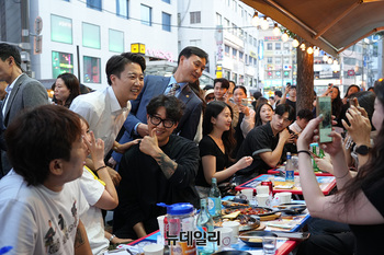 [포토] 종로서 유세 이어가는 이준석 후보 