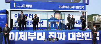 [포토] 경호원 둘러싸인 이재명 후보 