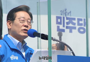 [포토] 강원 춘천서 지지호소하는 이재명 후보 