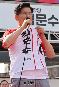 [영상] 제천서 유세 이어가는 김문수 "저는 방탄복이 필요없는 사람"