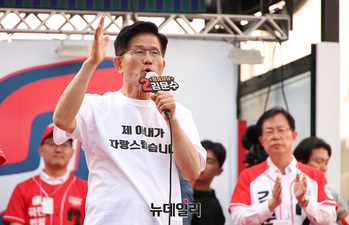 [포토] 김문수 '제 아내가 자랑스럽습니다'