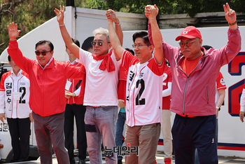 [포토] 김흥국-최준용과 화답하는 김문수 후보