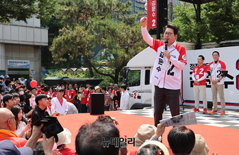 [포토] 김문수 지원유세 나선 신동욱 대변인
