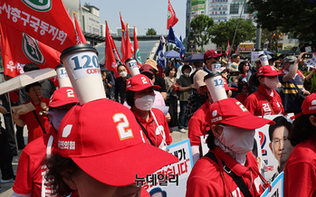 [포토] '120원 커피컵' 모자 쓴 선거유세단