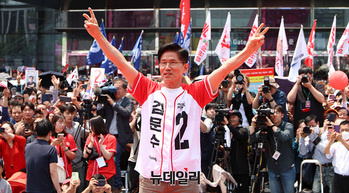 [포토] 코엑스서 유세하는 김문수 후보 