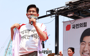 [포토] 김문수 '정직한 아버지, 깨끗한 대통령'