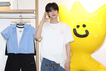 [영상] 명동에 뜬 투어스 신유