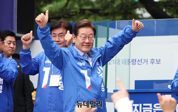 [포토] 성남시민 향해 인사하는 이재명 후보 