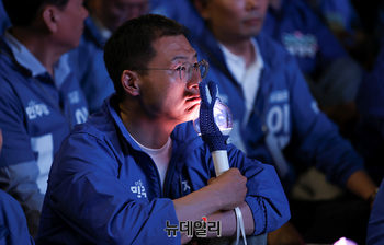[포토] 이재명 유세장 찾은 김상욱 의원 
