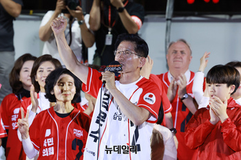 [포토] 피날레 유세서 지지호소 하는 김문수 후보
